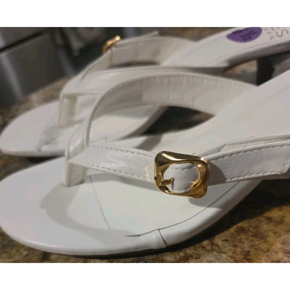 Womens White  Jones New York Slip Ones Lisiana Dress Shoe. Size 6.5.